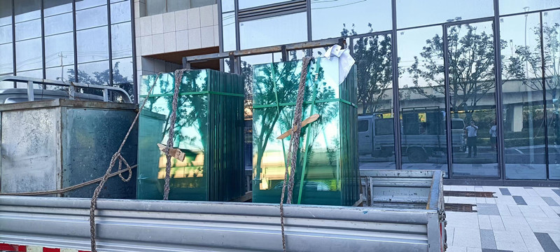 12mm透明防火玻璃--擋煙垂壁